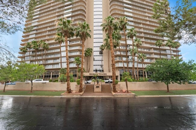 Photo - Luxury High-Rise Living with Views!