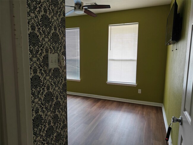 Photo - 7915 Moss Springs Ct