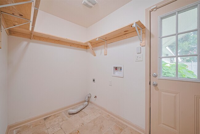 Photo - 982 W Donovan St