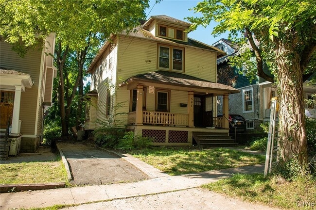 Building Photo - 544 Clarendon St Rental
