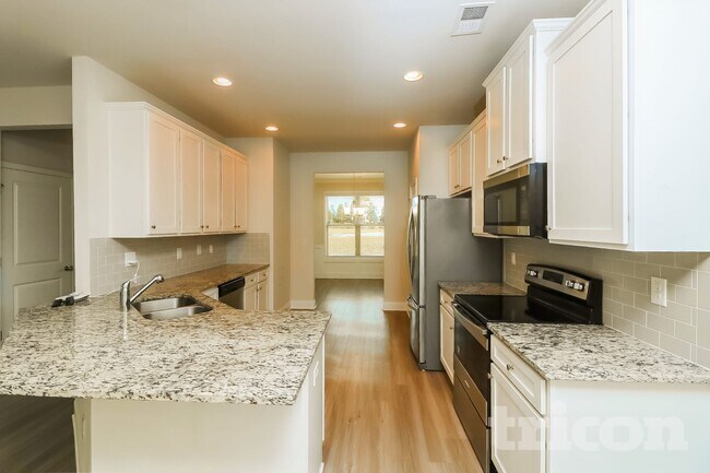 Photo - 404 Ireland Ln