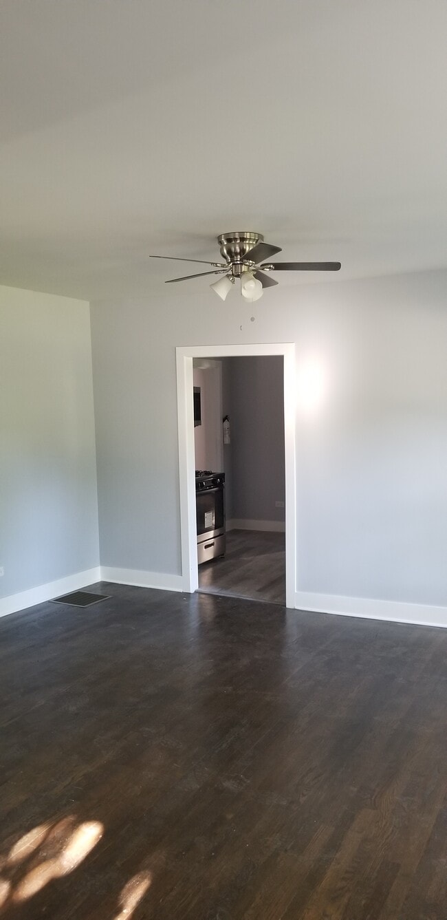 Dining - 619 N Menard Ave Unit 2