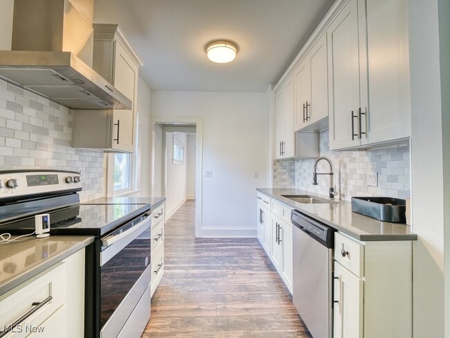 Photo - 570 Juneway Dr