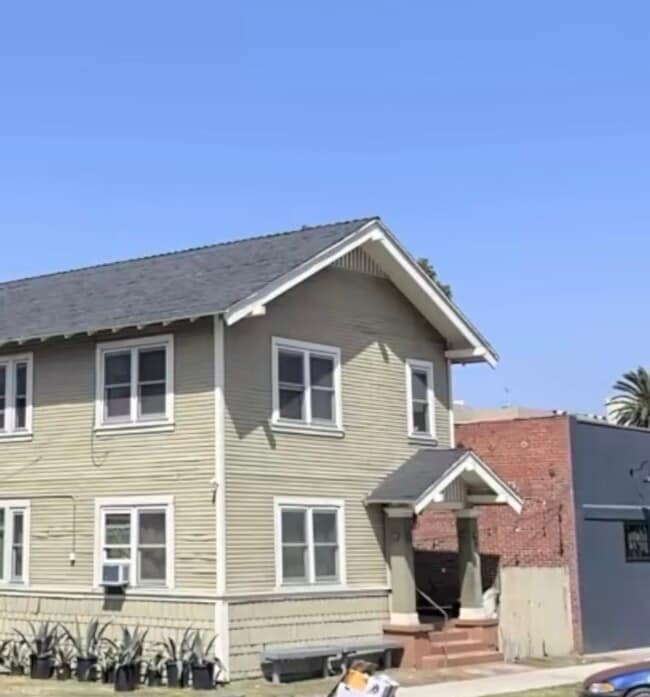 Photo - 815 Lime Ave Unit Beautiful 3 bedroom