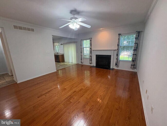 Photo - 208 Castle Dr