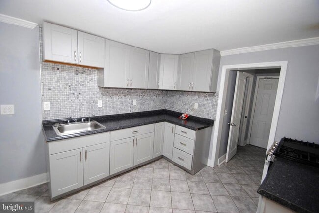 Photo - 416 Lawrence St