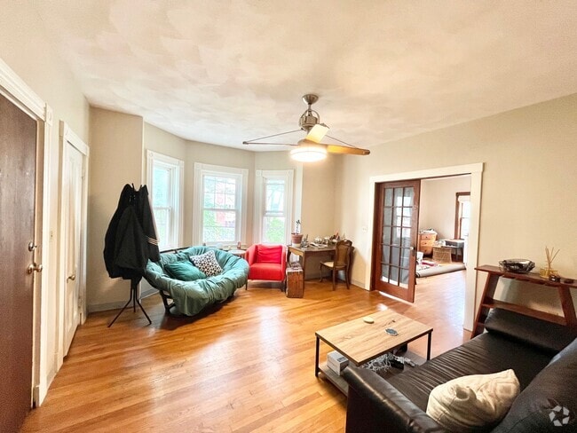 Building Photo - 48 Kent St Unit 2 Rental