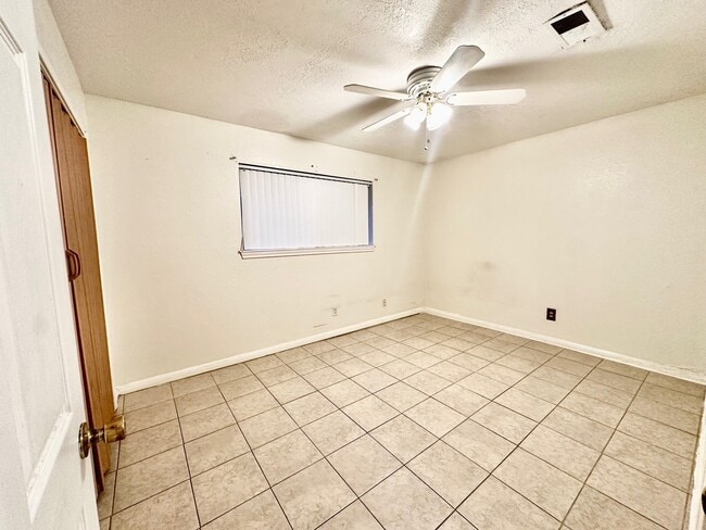 Photo - 320 S Avenue F