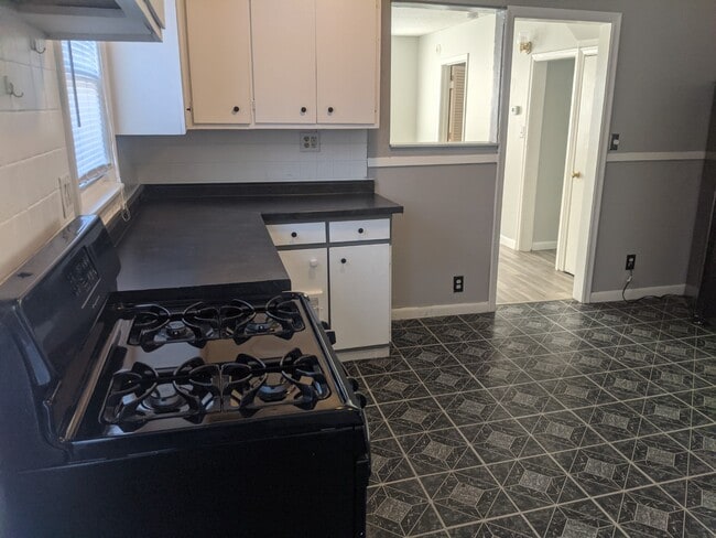 Photo - 1148 Forest St N