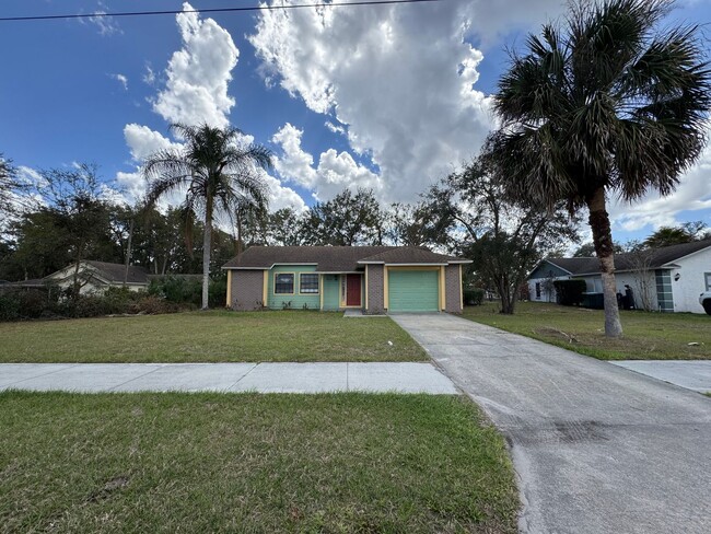 Building Photo - A Sun-Kissed Haven: 3-Bedroom Home with Room to Roam in Deltona!