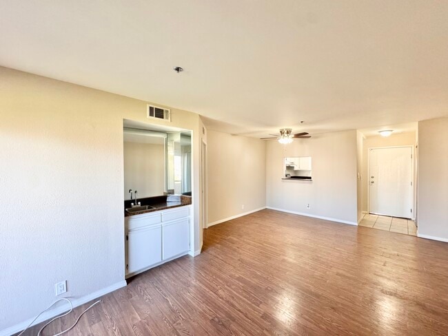 Building Photo - 8722 Burton Way Unit 102A Rental