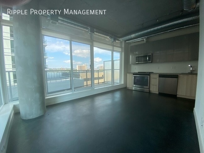 Photo - CORNER UNIT WITH 1 BED+ DEN/1 BATH CONDO IN DOWNTOWN Unit 402