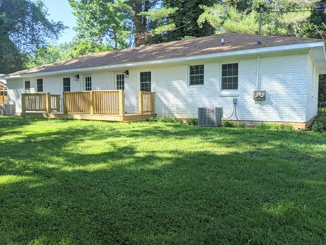 Photo - 3200 Windemere Pl Unit B