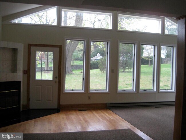 Photo - 708 Conestoga Rd