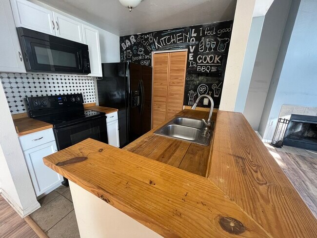 Photo - 6154 Westgate Dr Unit Apt 303