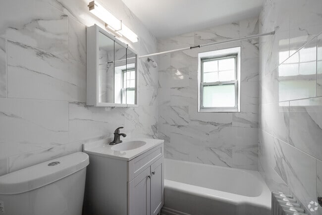 2BR, 1BA - 750SF - Bathroom