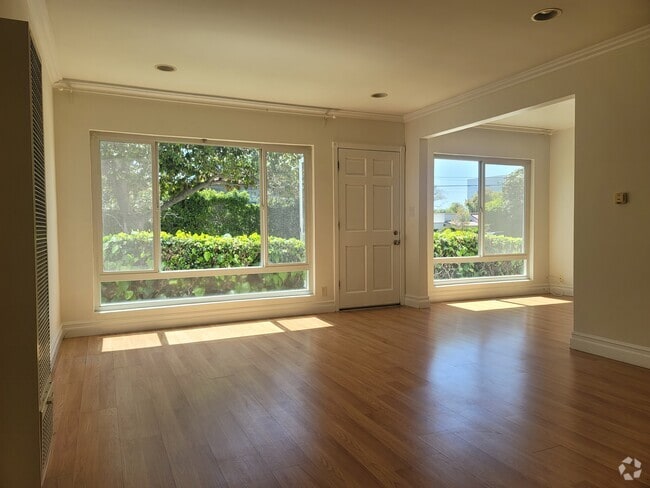 Building Photo - 2545 Beverley Ave Unit SANTA MONICA Rental
