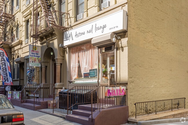 Photo - 235 E 25th St