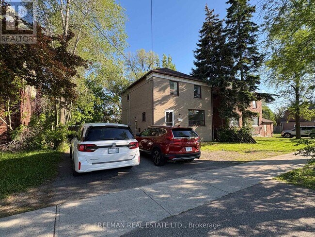 Photo - 535 Lawrence Ave W