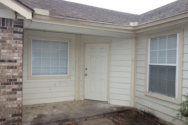 Front Porch - 6656 S Utica Pl