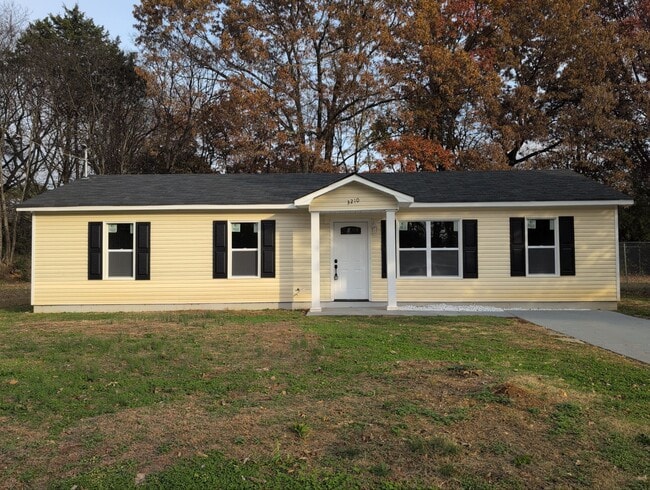 Building Photo - 3210 Delia Ln NW