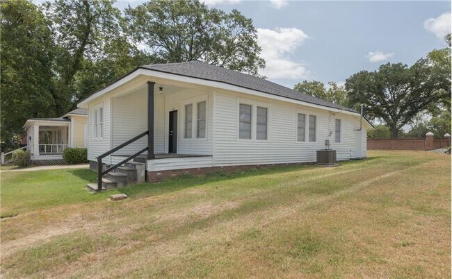 Photo - 108 Reagan St