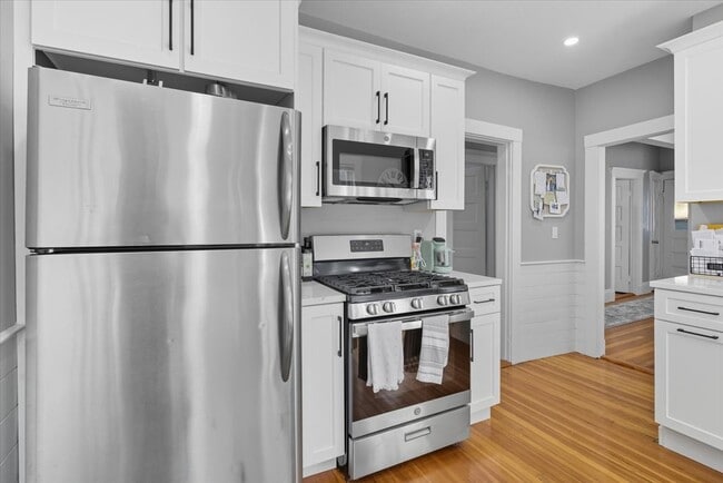 Photo - 663 Adams St Unidad 3 Rental