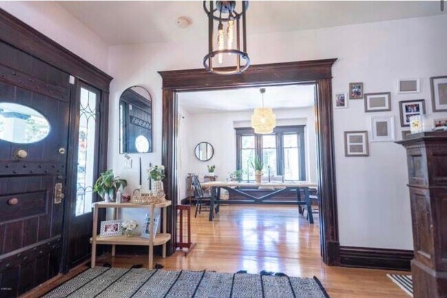 Photo - 1727 N Bush St