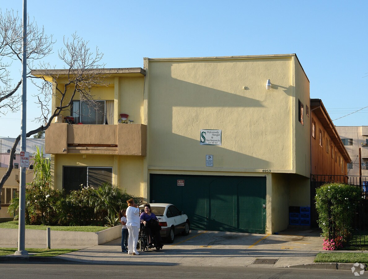 Photo - 4053 Oakwood Ave Apartments