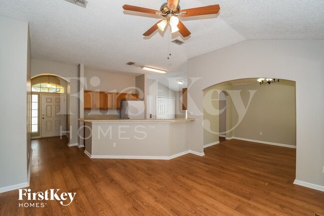 Photo - 729 MacKenzie Cir