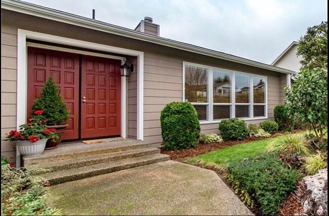 Building Photo - 5602 Green Hills Ave NE