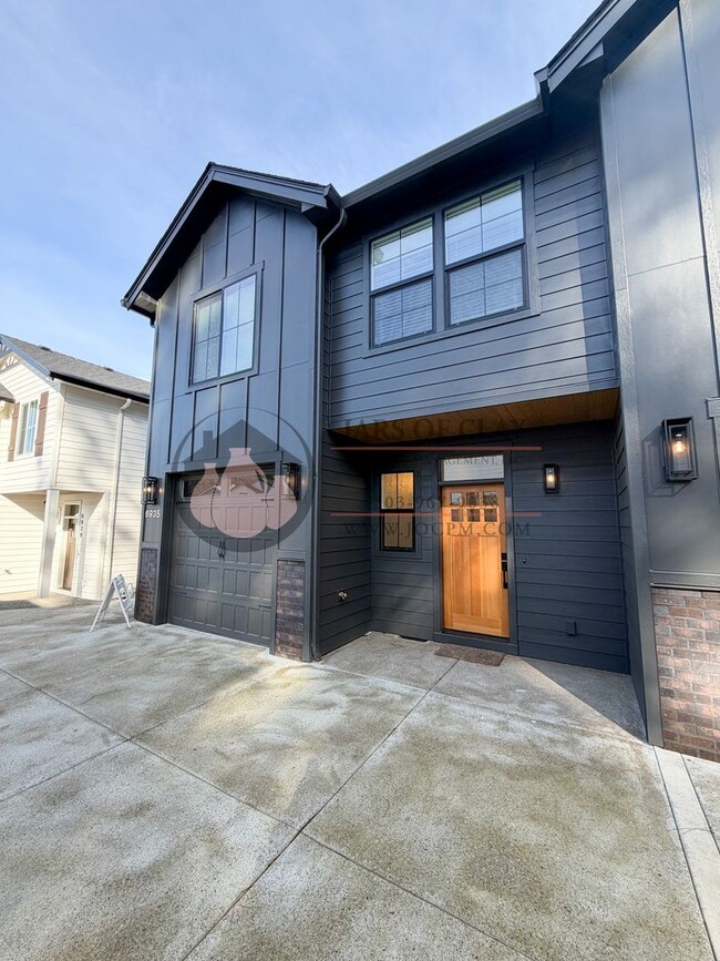 Building Photo - Talloc Ave SE Duplex Unit 6935