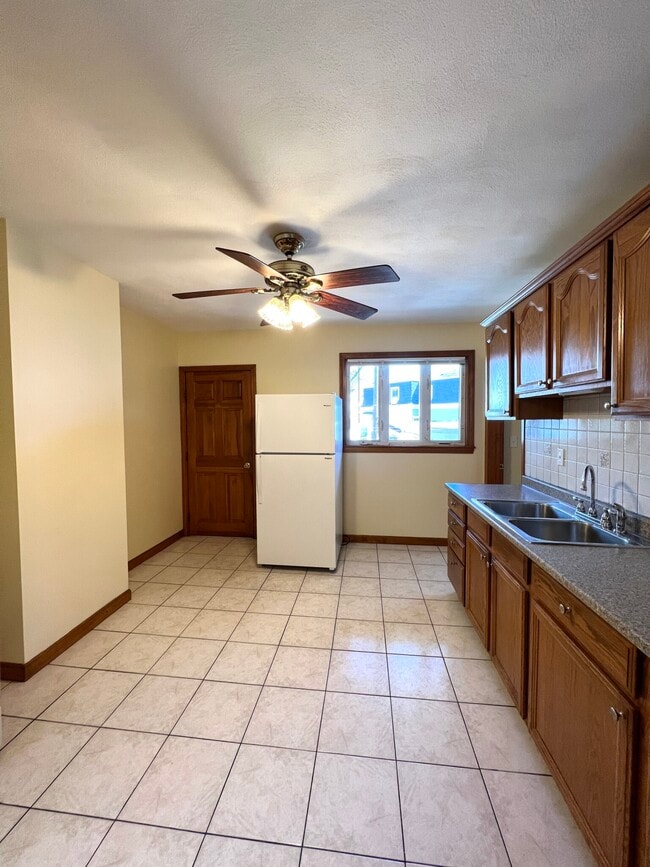 Photo - 227 Holland St