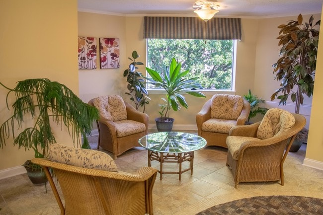 Photo - Crestwood Village North