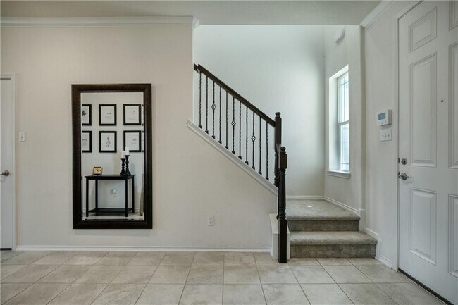 Photo - 521 Bradford Ln