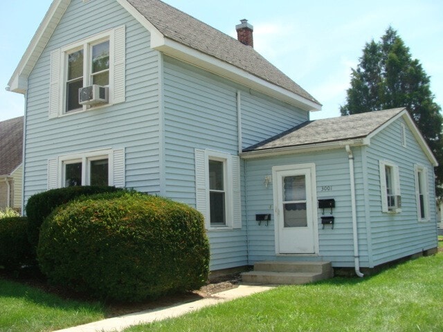 Building Photo - 3001 Kossuth St