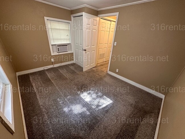 Photo - $625 - 1 bed 1 bath - Single Family Home secluded in the back of the main home 742 Hendryx Unidad 740 Hendryx