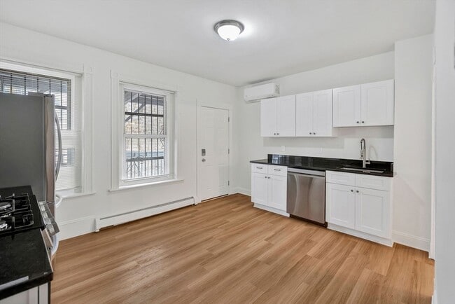 864 Huntington Ave Unit 3