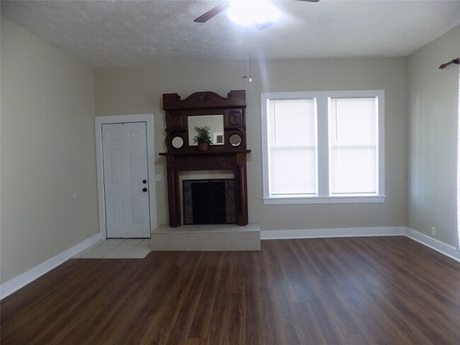 Photo - 414 N Avenue C