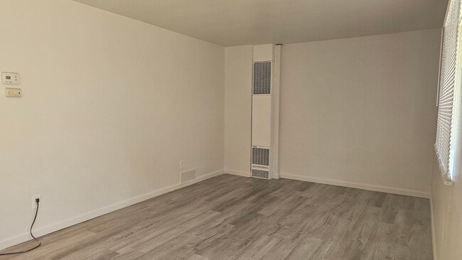 Building Photo - Jean Street 4 Plex Unit 2411