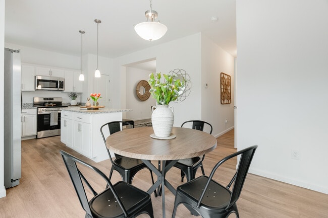 Eat-In Kitchen