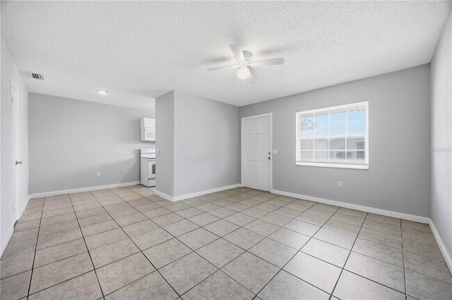 1118 Melody Ln