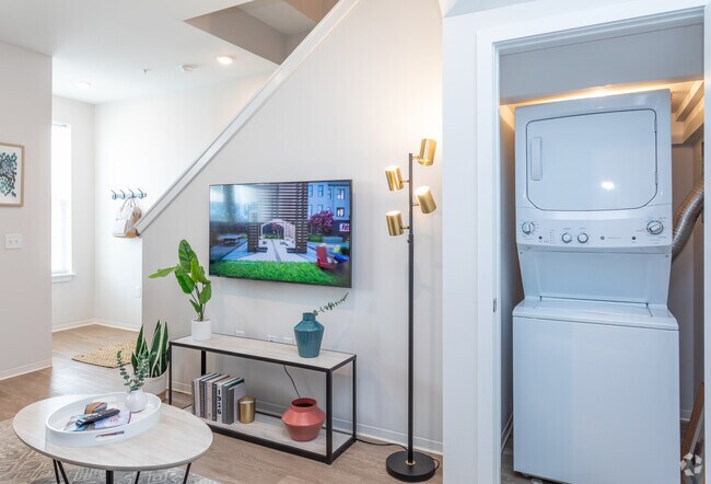 4BR, 4BA - 1630 SF 4x4 Townhome- Living Area