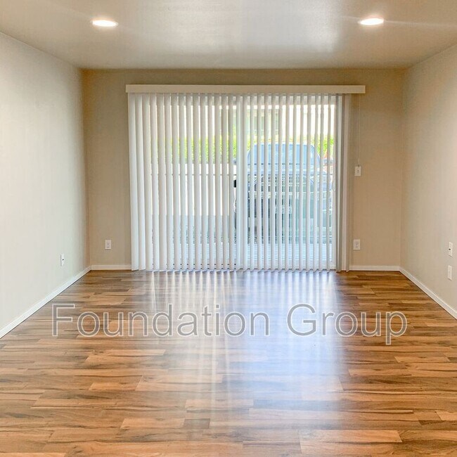 Photo - 938 N 100th St