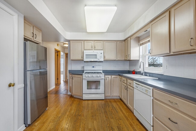 Photo - 8736 N Ozark Ave