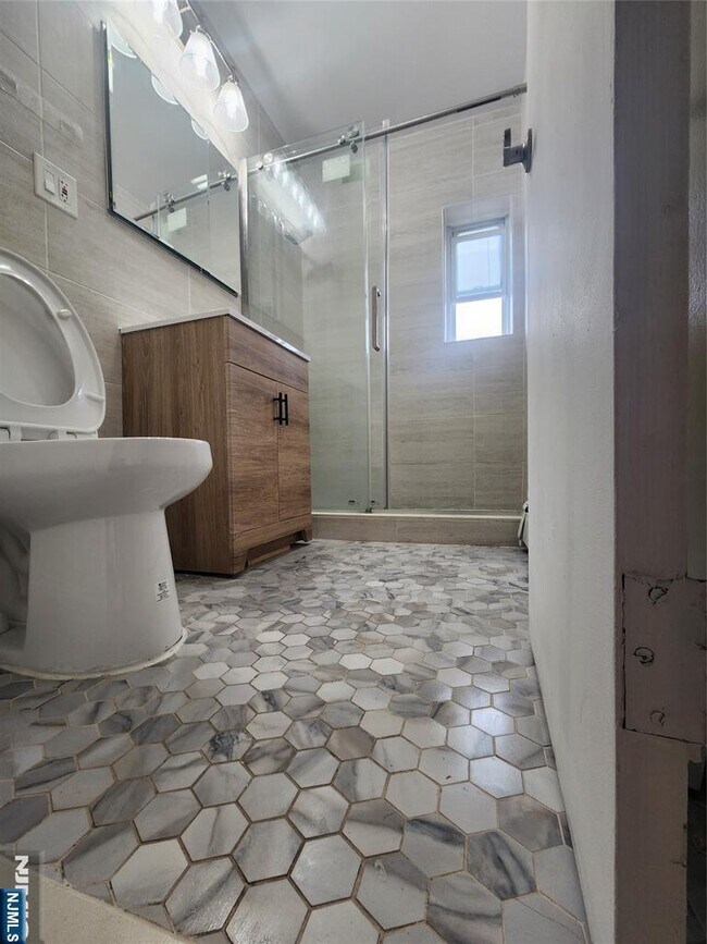 Photo - 68 W Main St