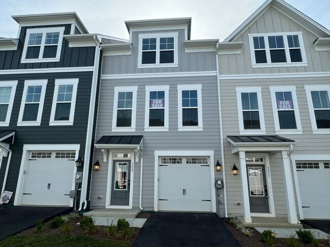Building Photo - Townhouse for Rent in Preston Lake!