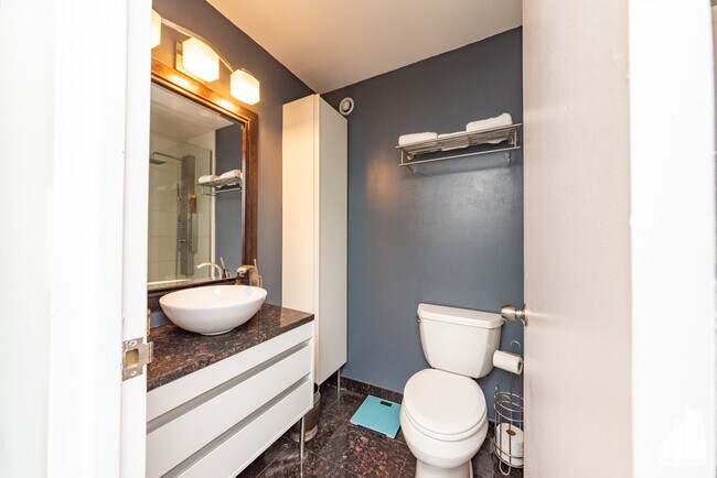 Photo - 10 E Ontario St Unidad 2410