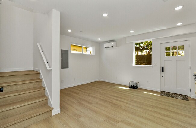 Photo - 832 S Sullivan St