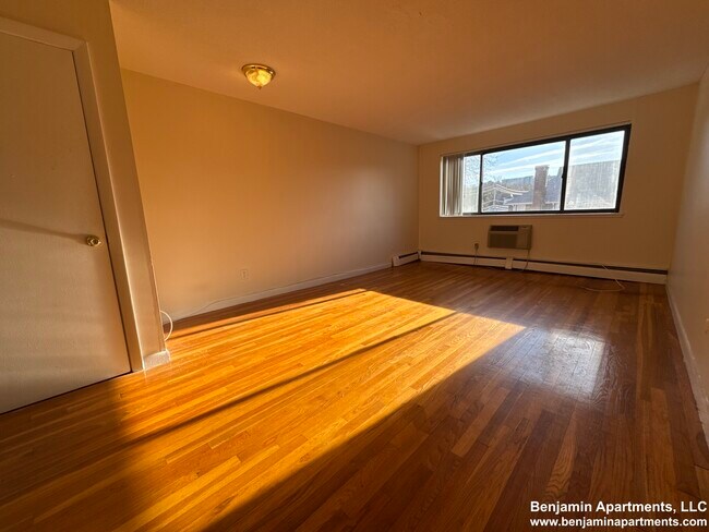 Building Photo - 116 Dustin St Unit 22